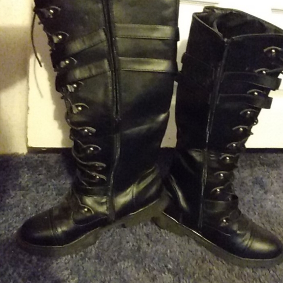 Boots - Picture 3 of 4